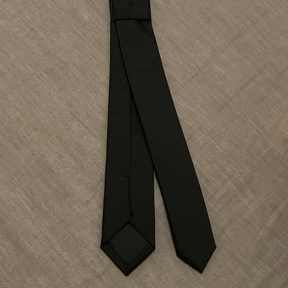 Men’s unsigned black ultra skinny rocker tie. - Picture 2 of 4